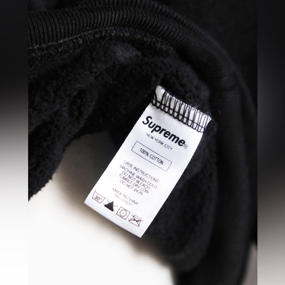 COPY - SUPREME Authentic Black Hoodie with Silver Metallic Logo Sleeves • M - Picture 10 of 10